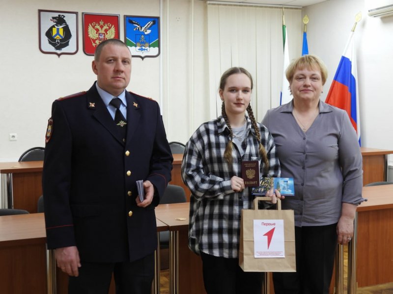 В Николаевском и Верхнебуреинском районах прошла церемония вручения паспортов школьникам, достигших 14-летнего возраста